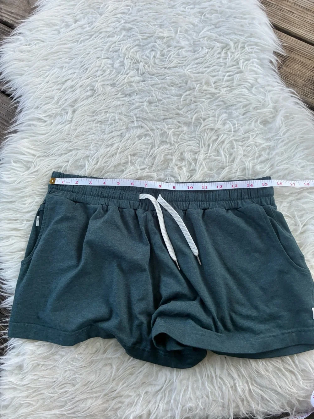 🌺LIKE NEW CONDITION VUORI halo performance shorts 🌺 - Picture 6 of 7
